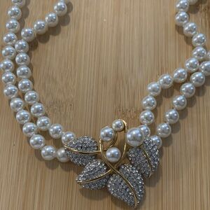 Luxurious Pearl Necklace with Gold and Silver Leaf Pendant